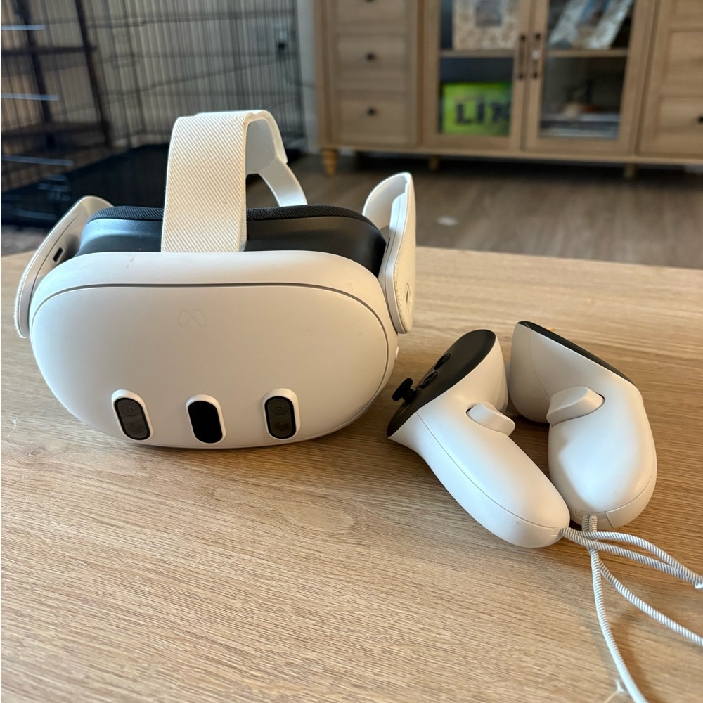 Meta Quest VR Headset and Controllers